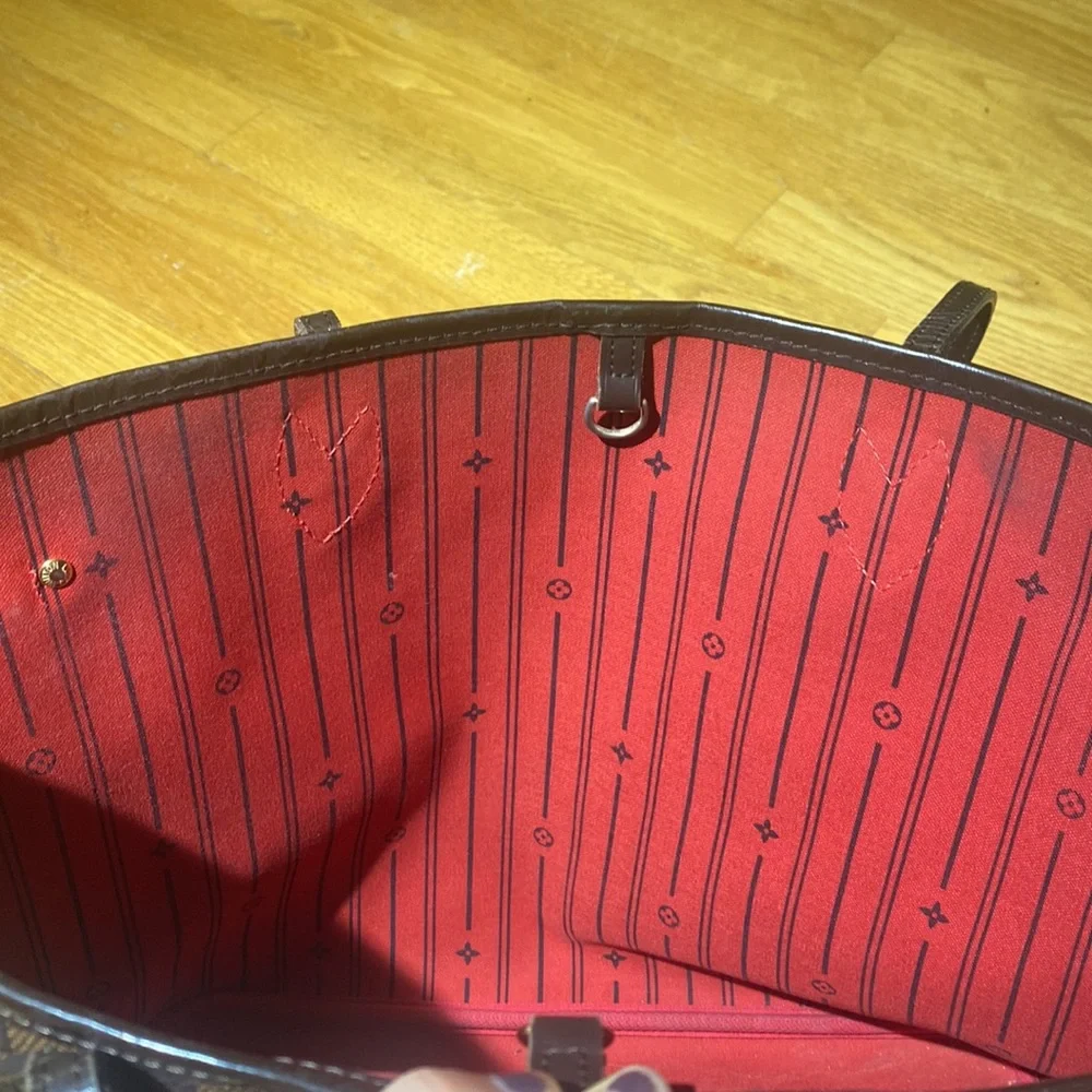 Louis Vuitton Neverfull MM - Picture 11 of 12